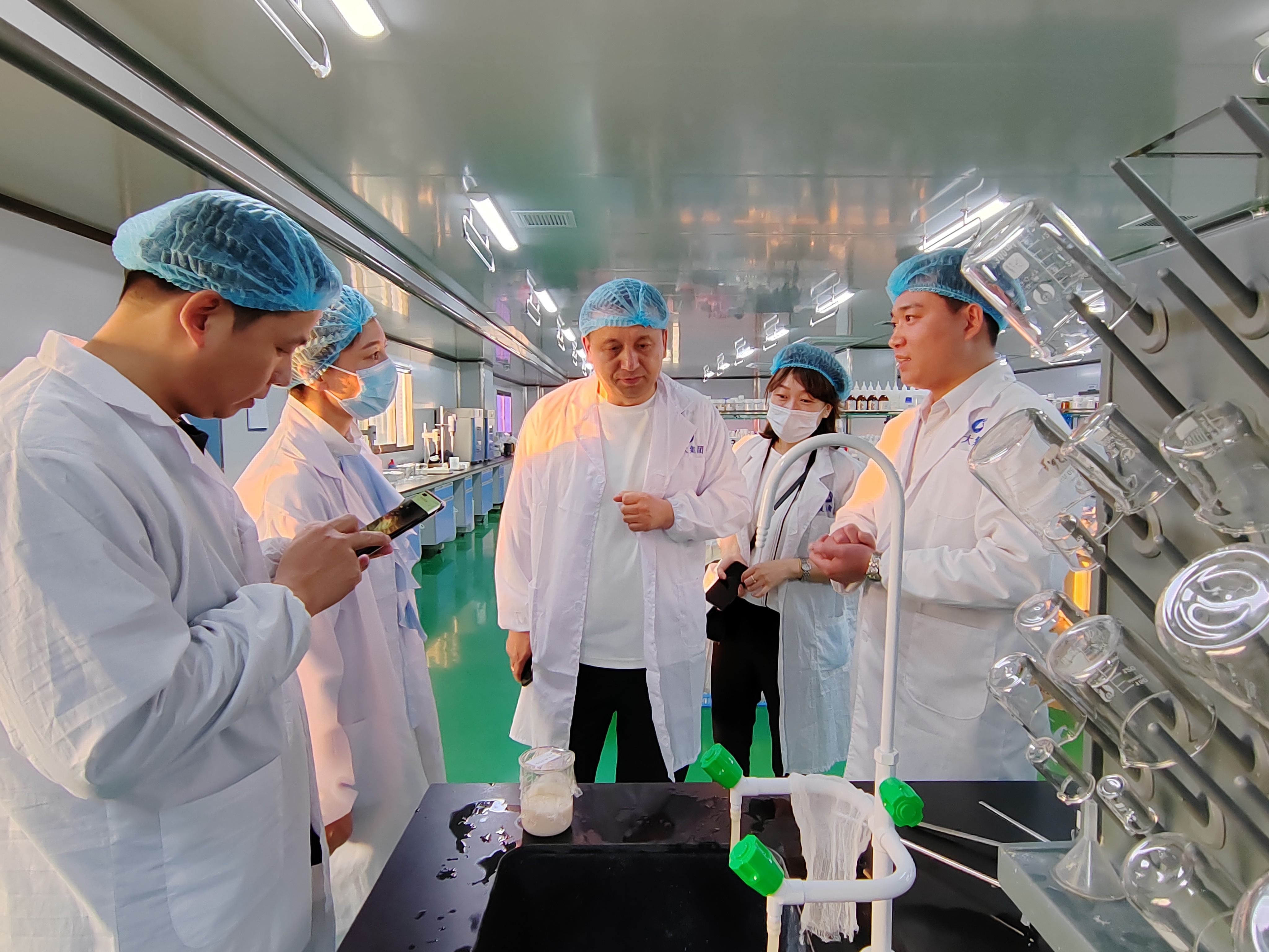 全网担保网集团、温泉集团、公服集团商务考察组赴广州调研