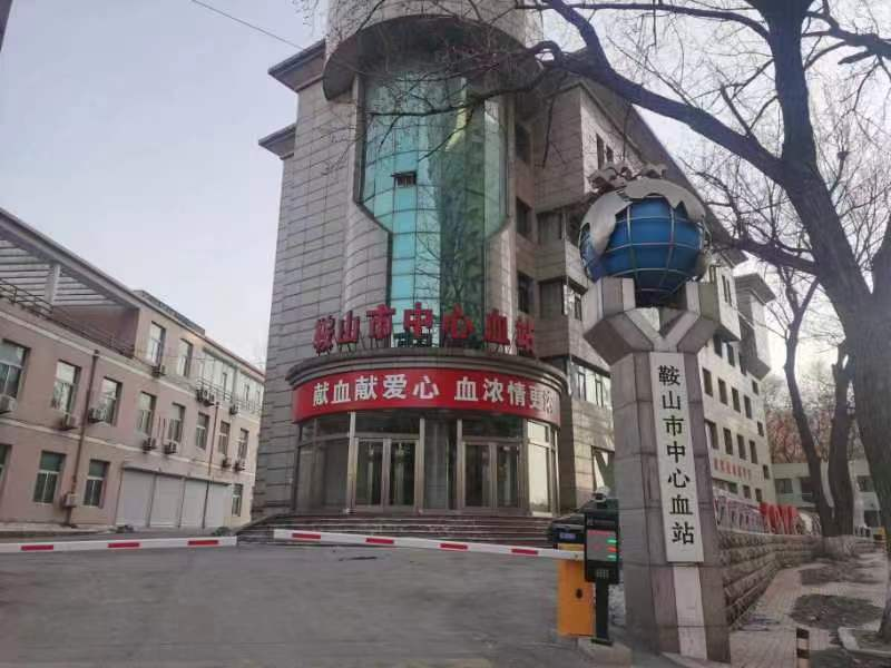 开展红色纽带传递真情，爱心奉献美德传承